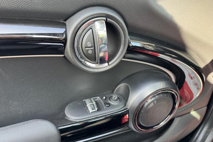 Sort Mini Cooper SE fra 2023