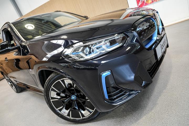 Sort BMW iX3 fra 2023