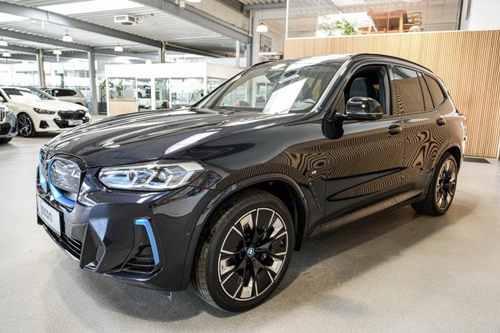 Sort BMW iX3 fra 2023