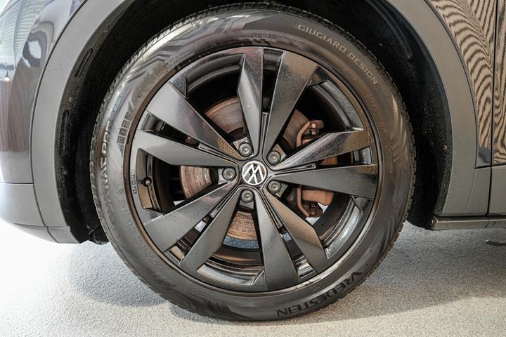 Grå VW ID.4 fra 2021