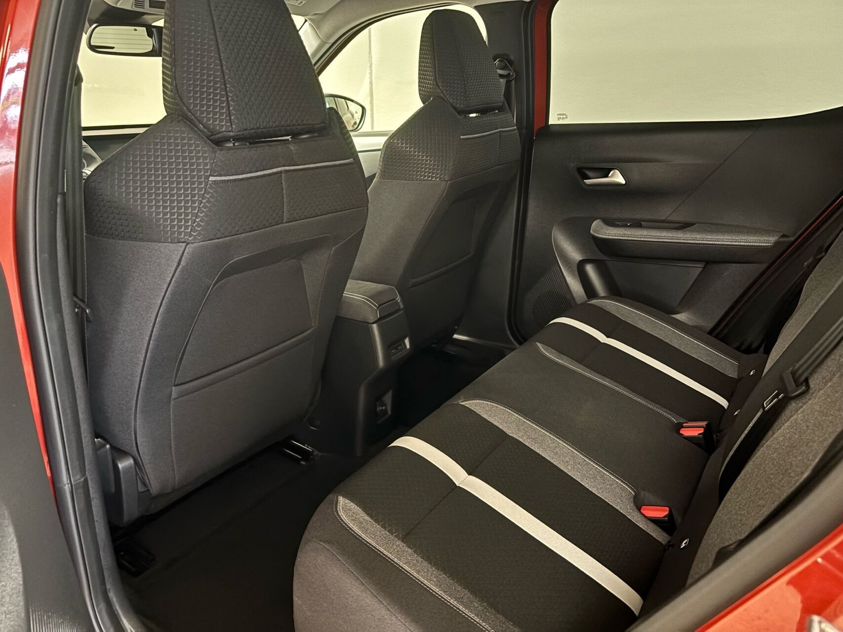 Orange Opel Frontera fra 2025