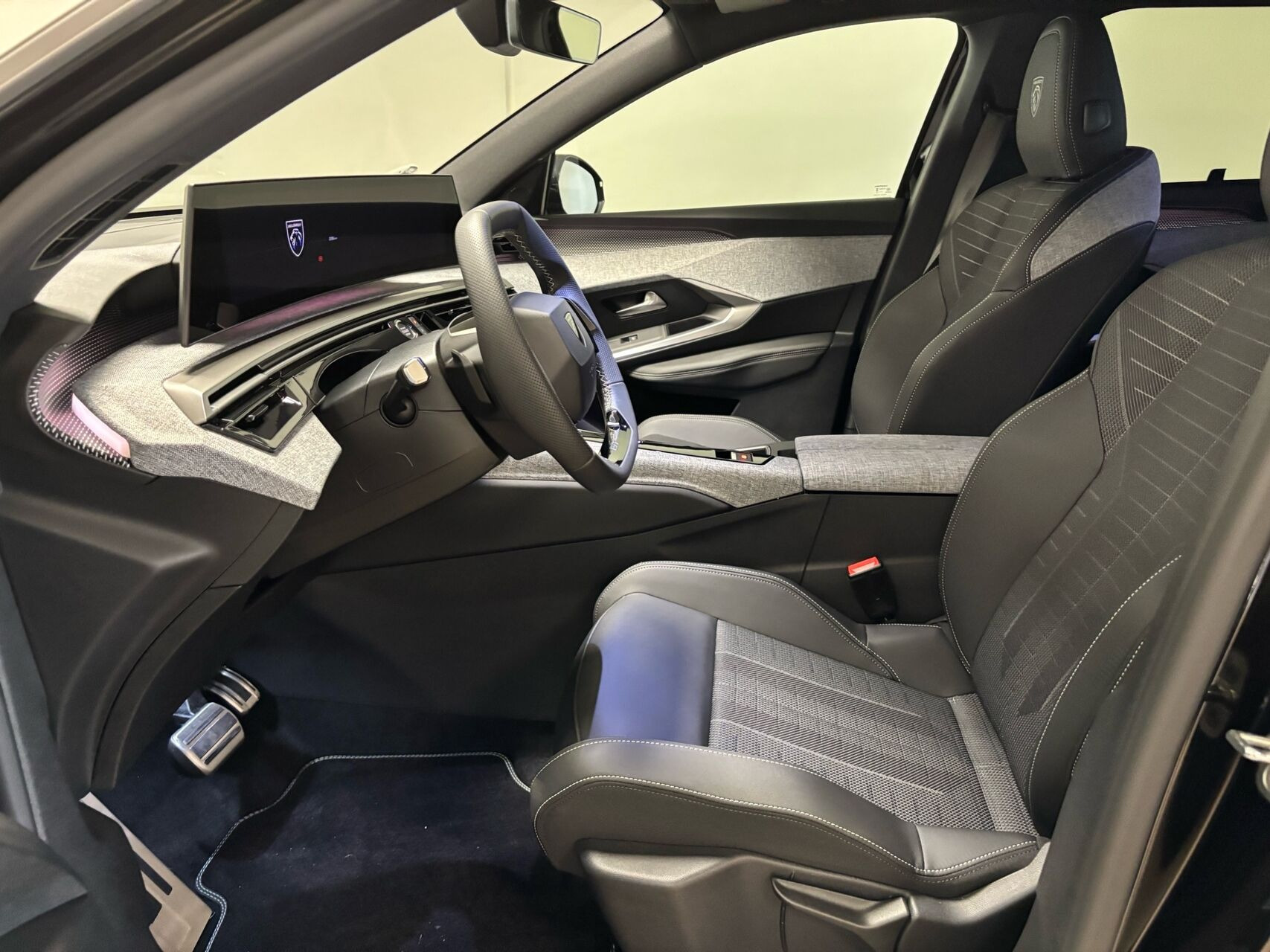Sort Peugeot e-5008 fra 2026