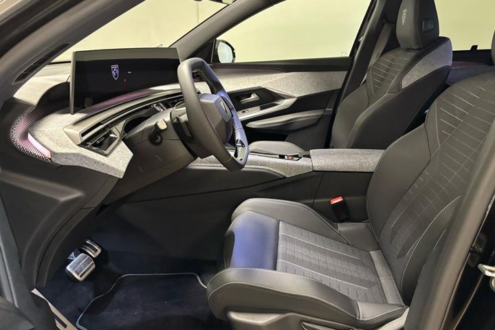 Sort Peugeot e-5008 fra 2026