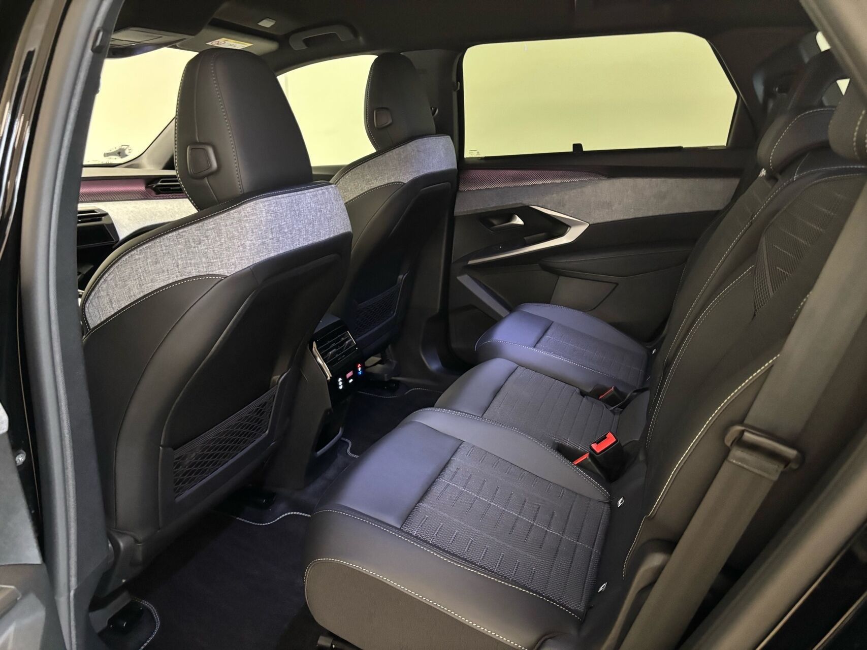 Sort Peugeot e-5008 fra 2026