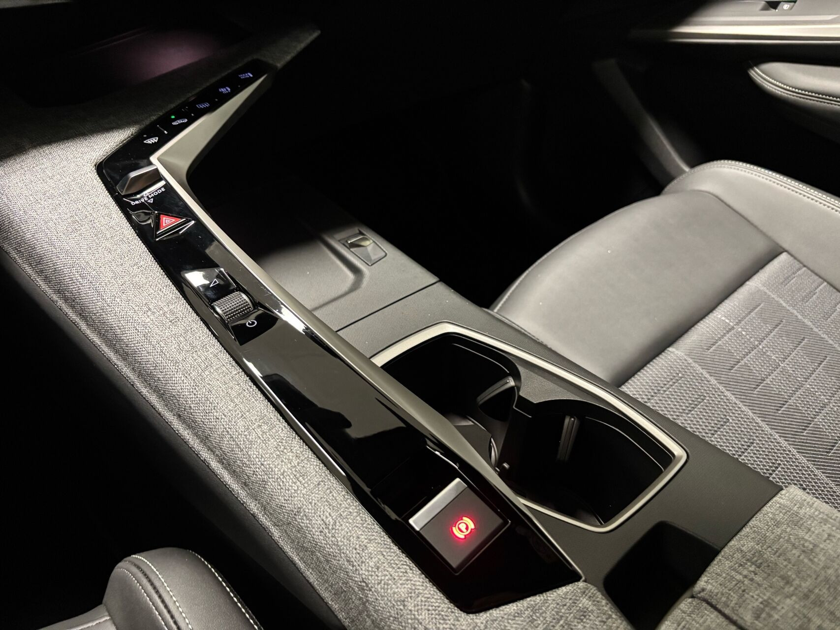 Sort Peugeot e-5008 fra 2026