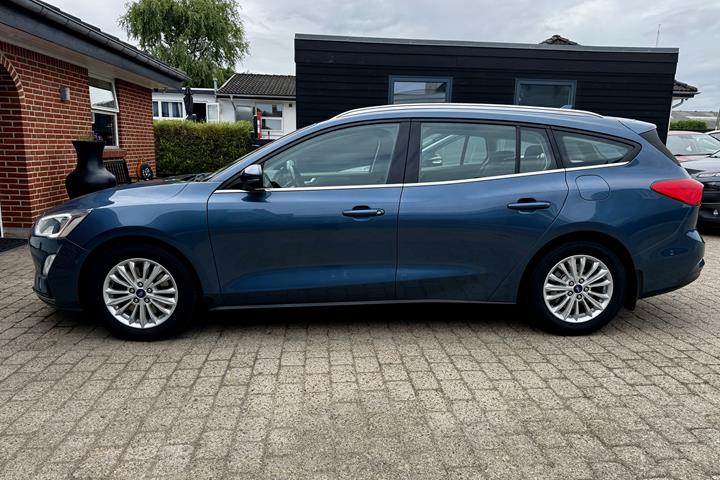 Blå Ford Focus fra 2019