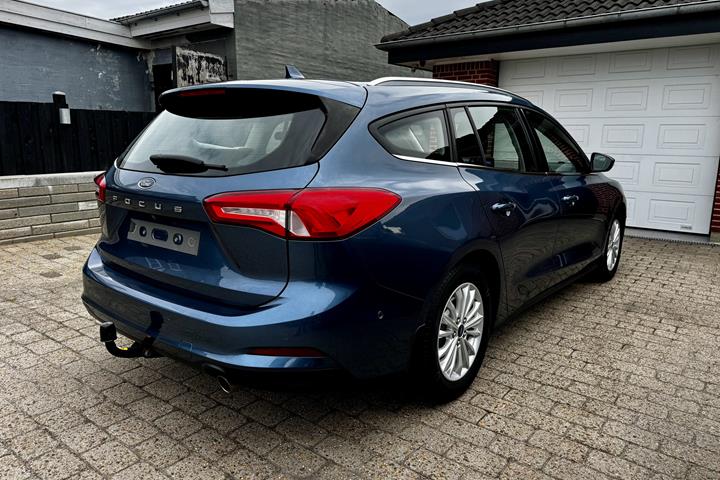 Blå Ford Focus fra 2019