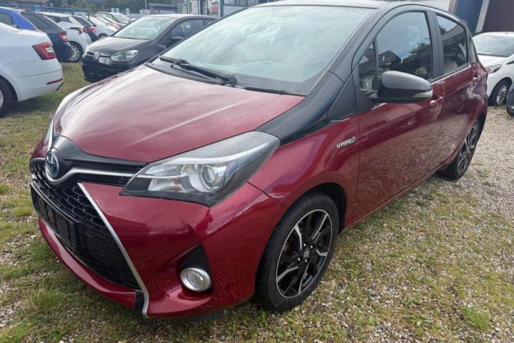 Rød Toyota Yaris fra 2016