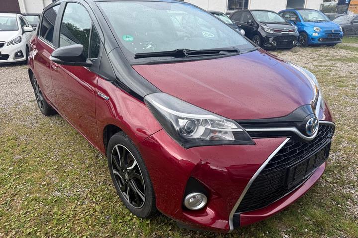 Rød Toyota Yaris fra 2016