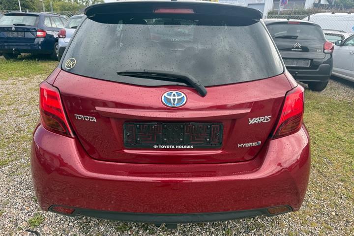 Rød Toyota Yaris fra 2016