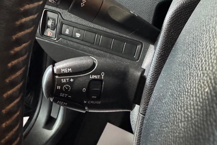 undefined Peugeot 308 fra 2015