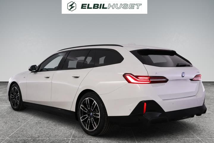 Hvid BMW i5 fra 2025