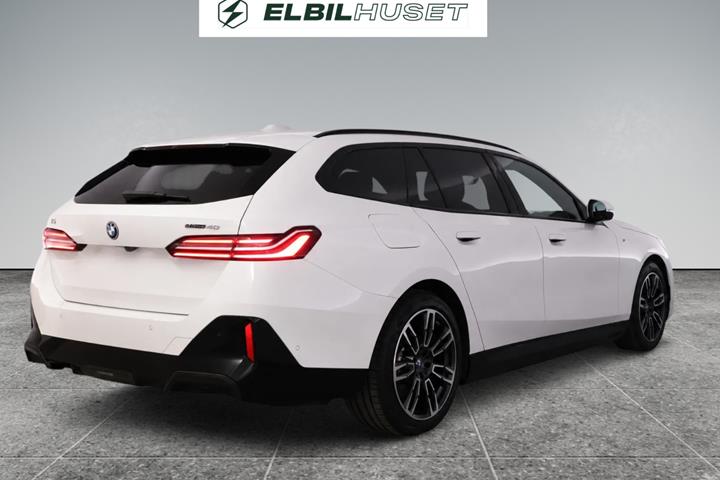 Hvid BMW i5 fra 2025