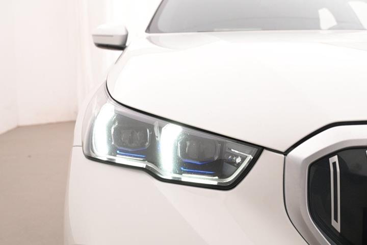 Hvid BMW i5 fra 2025