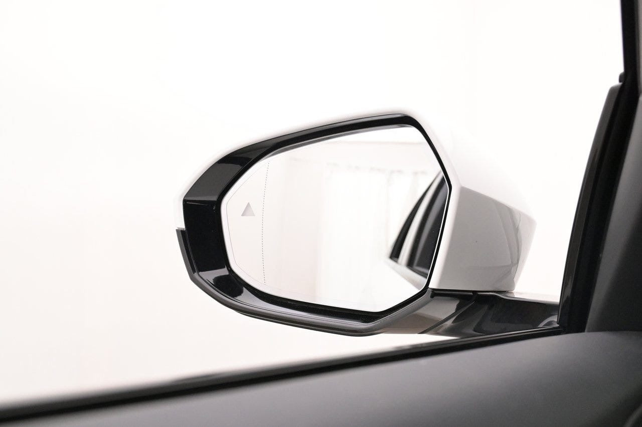 Hvid BMW i5 fra 2025