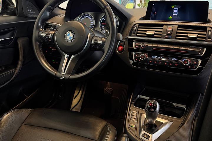 Sort BMW M2 fra 2018