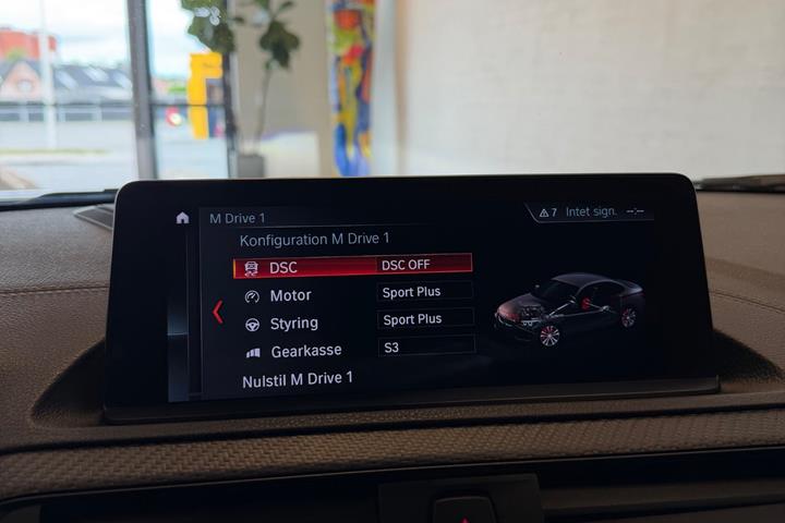 Sort BMW M2 fra 2018