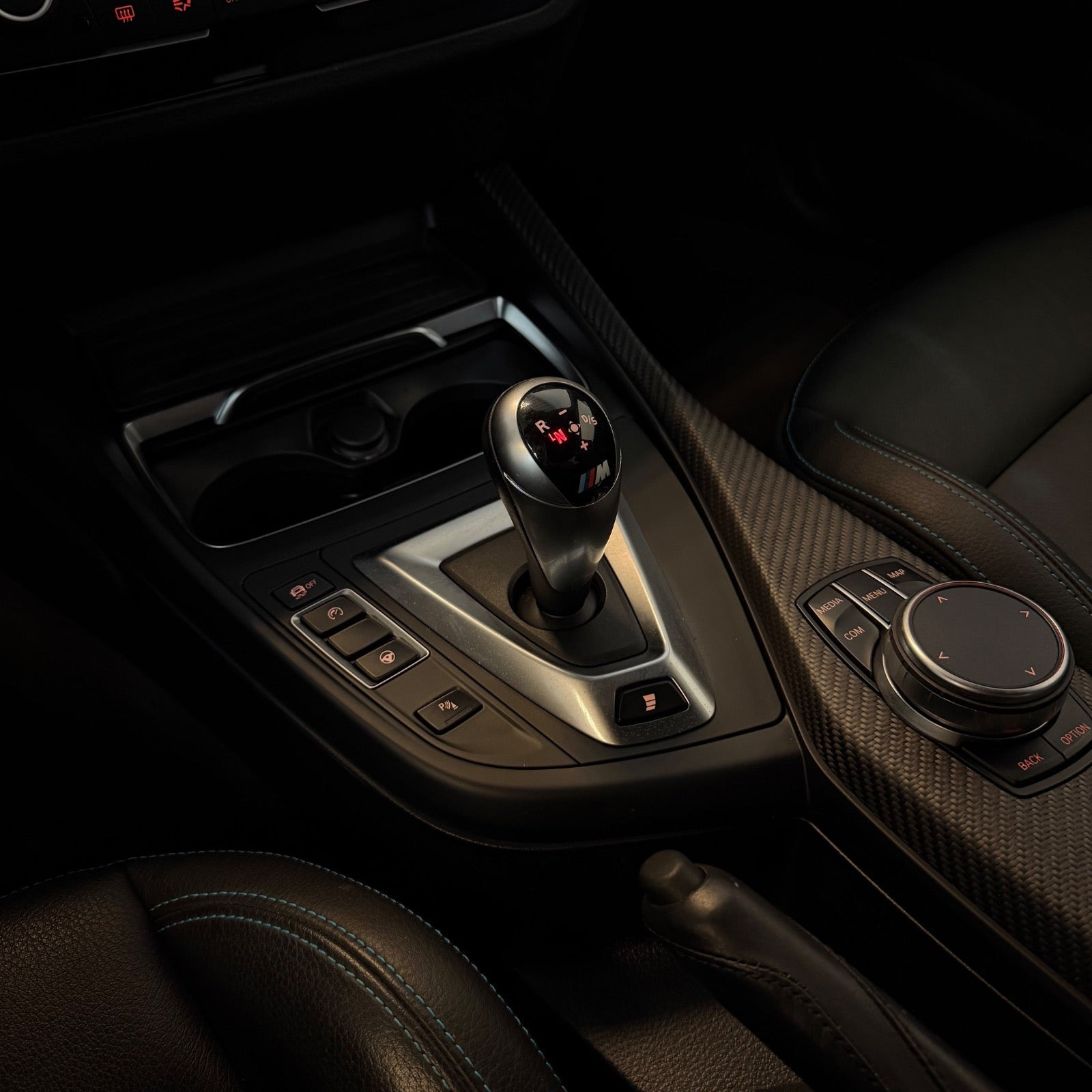 Sort BMW M2 fra 2018