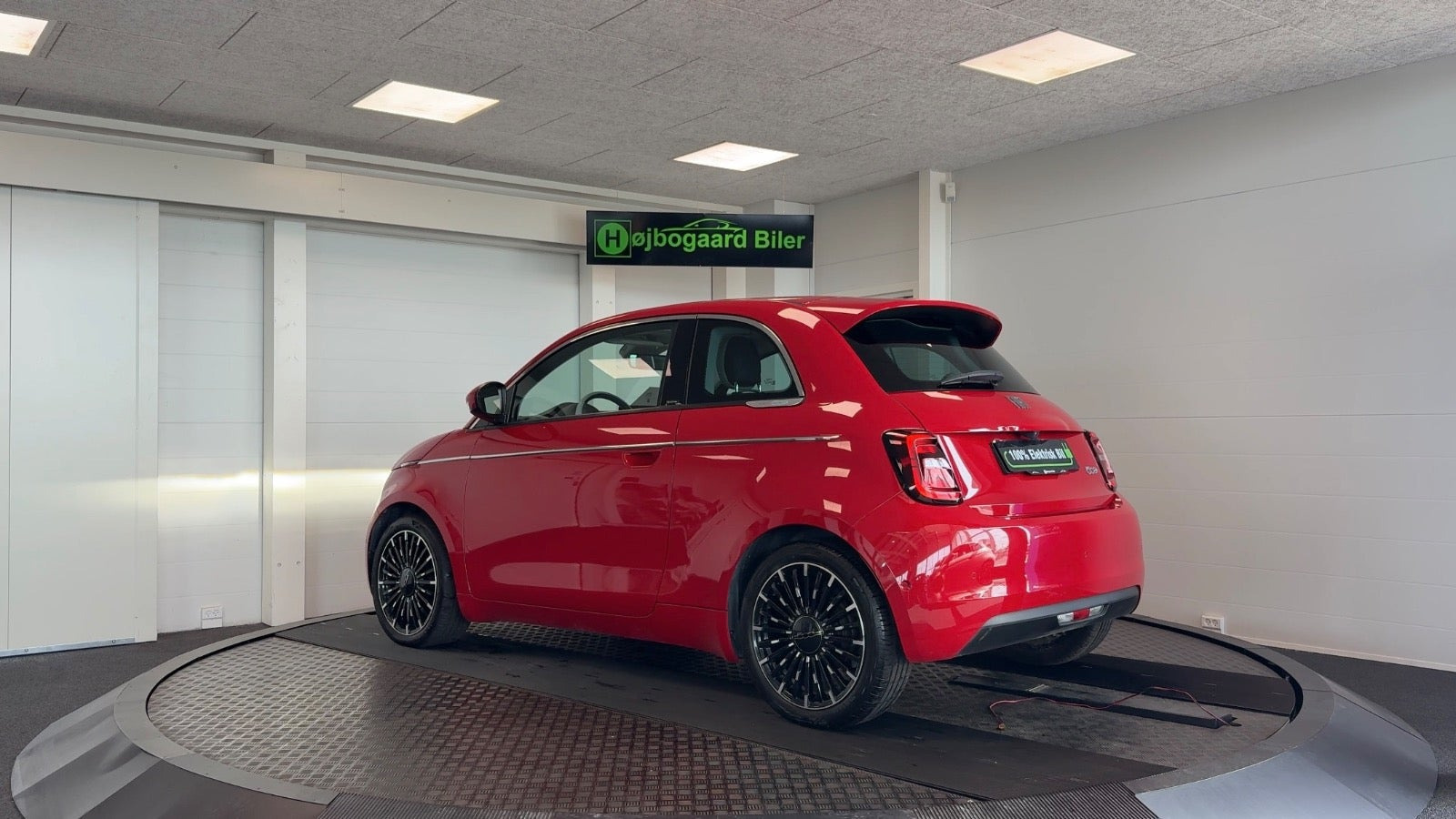 Rød Fiat 500e fra 2023