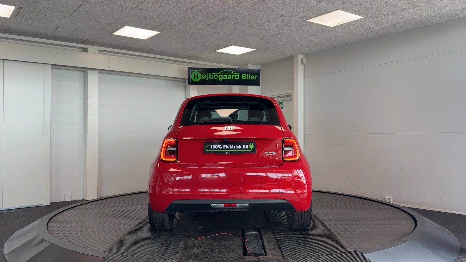 Rød Fiat 500e fra 2023
