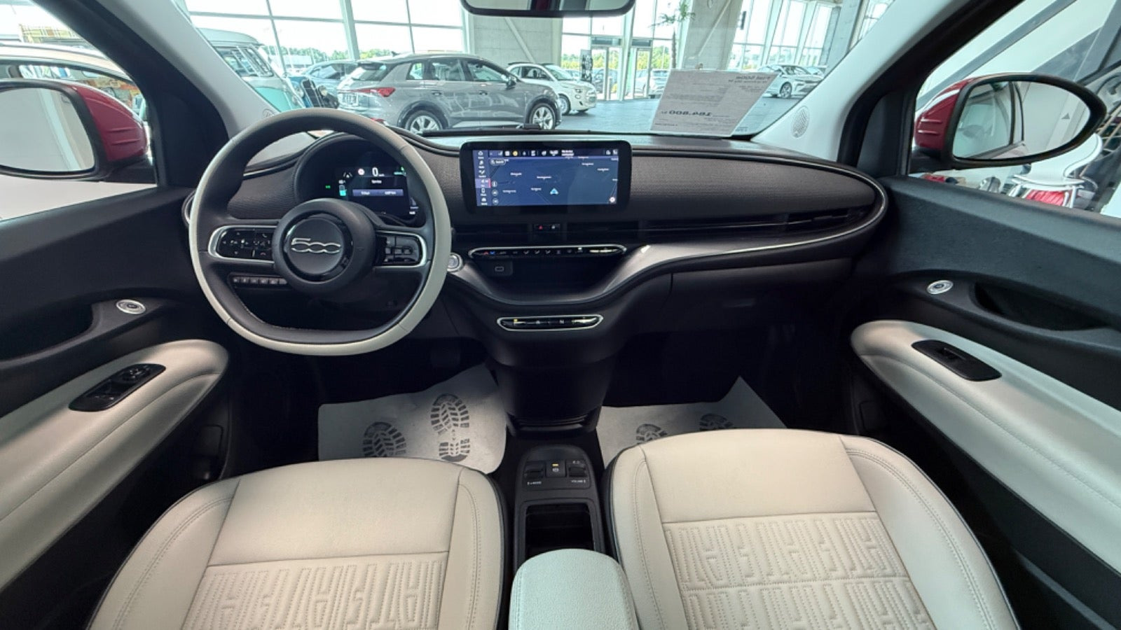 Rød Fiat 500e fra 2023