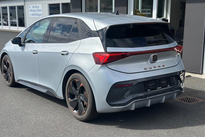 Sølv Cupra Born fra 2022