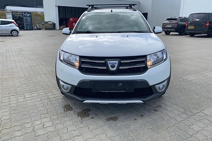 Gul Dacia Sandero Stepway fra 2014