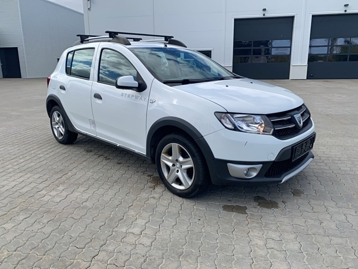 Gul Dacia Sandero Stepway fra 2014