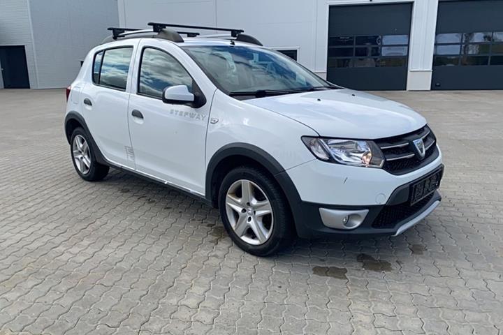 Gul Dacia Sandero Stepway fra 2014