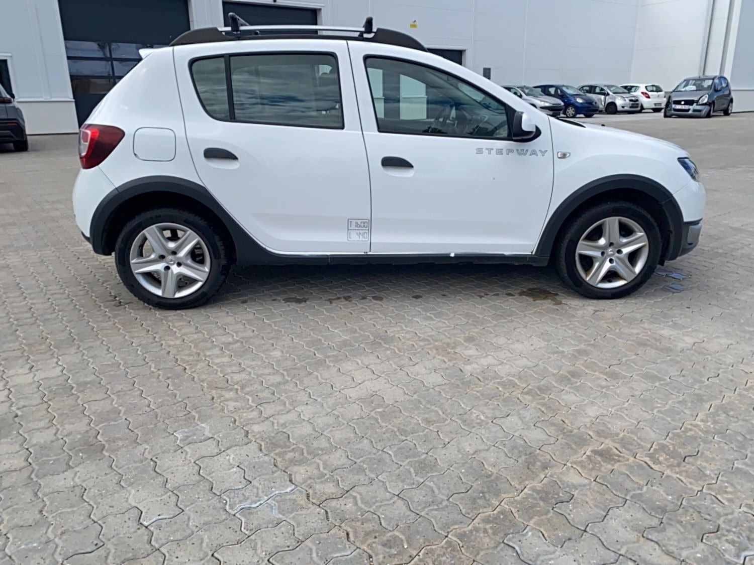 Gul Dacia Sandero Stepway fra 2014