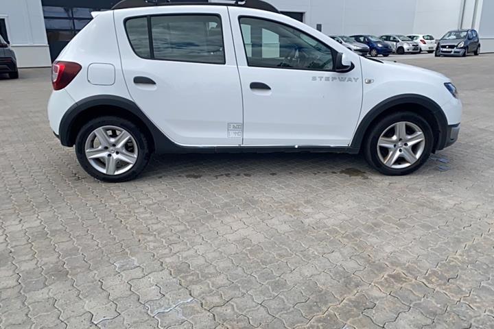 Gul Dacia Sandero Stepway fra 2014