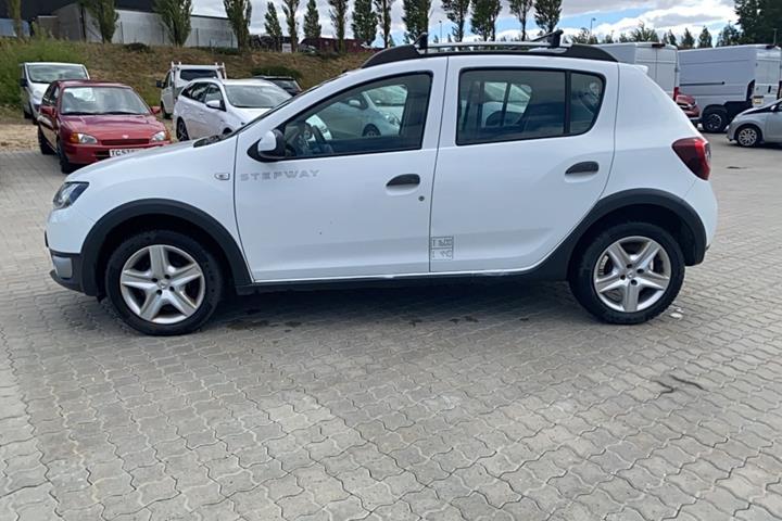 Gul Dacia Sandero Stepway fra 2014