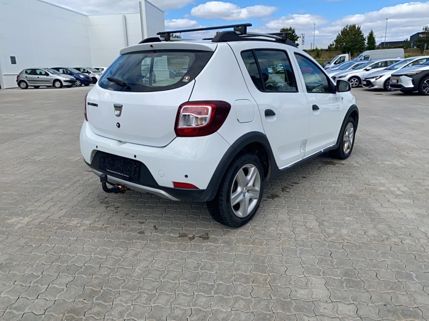 Gul Dacia Sandero Stepway fra 2014