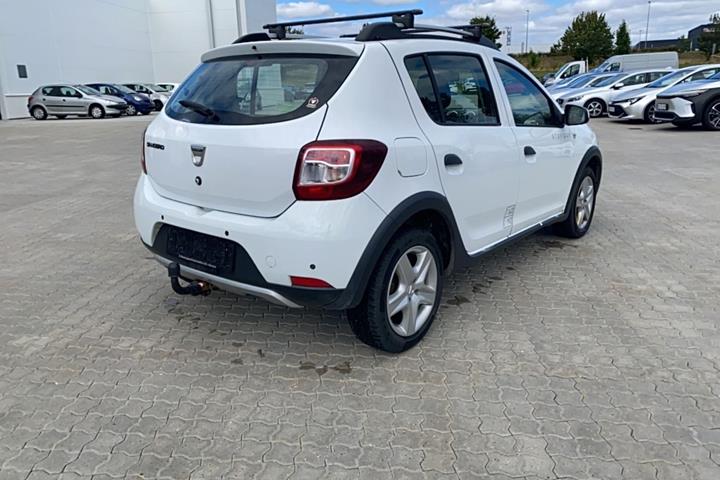Gul Dacia Sandero Stepway fra 2014