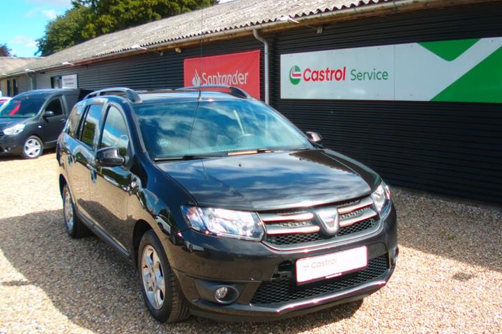Sort Dacia Logan fra 2015
