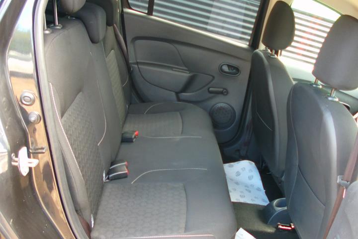 Sort Dacia Logan fra 2015