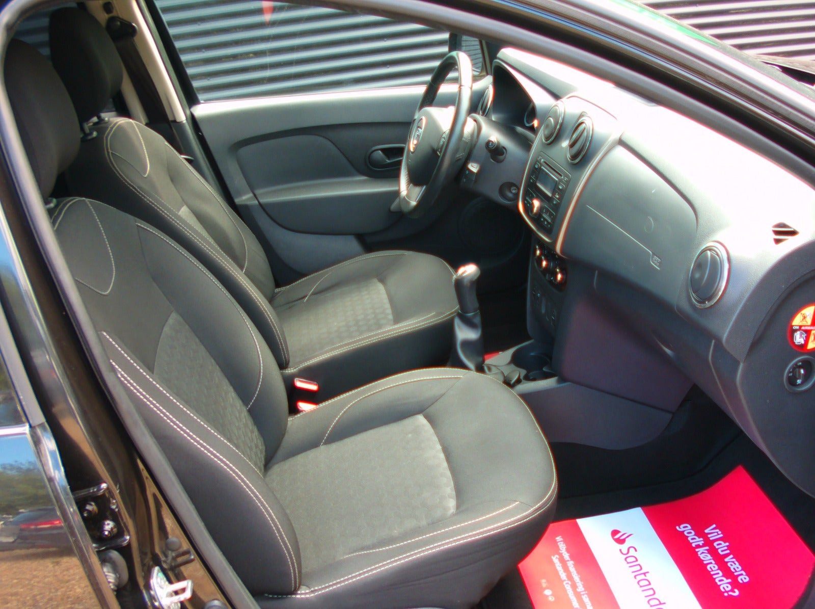 Sort Dacia Logan fra 2015