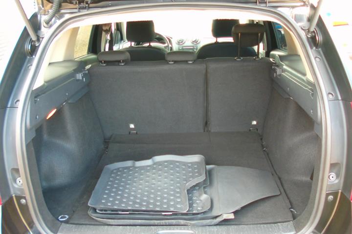 Sort Dacia Logan fra 2015