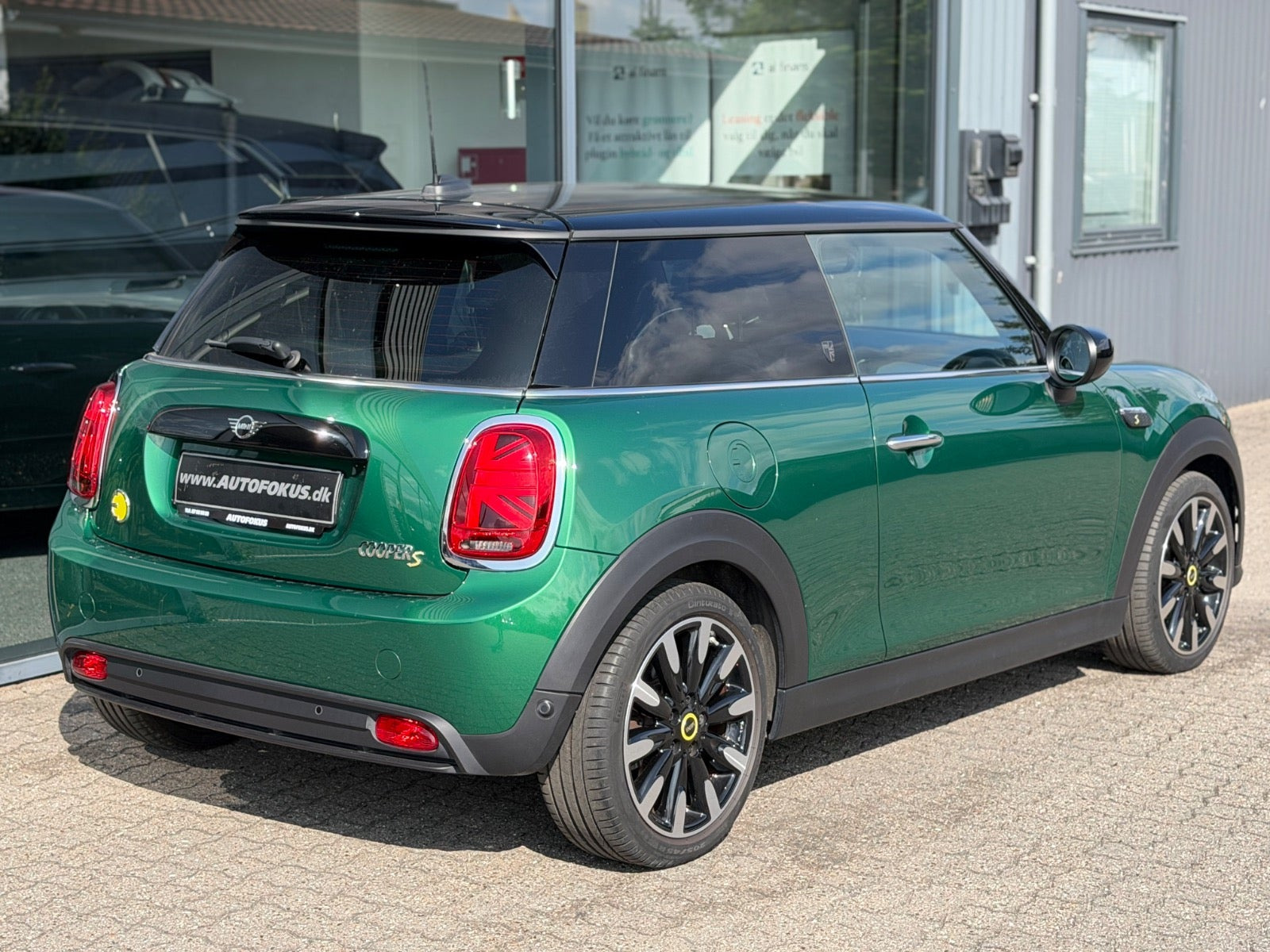 Grøn Mini Cooper SE fra 2023