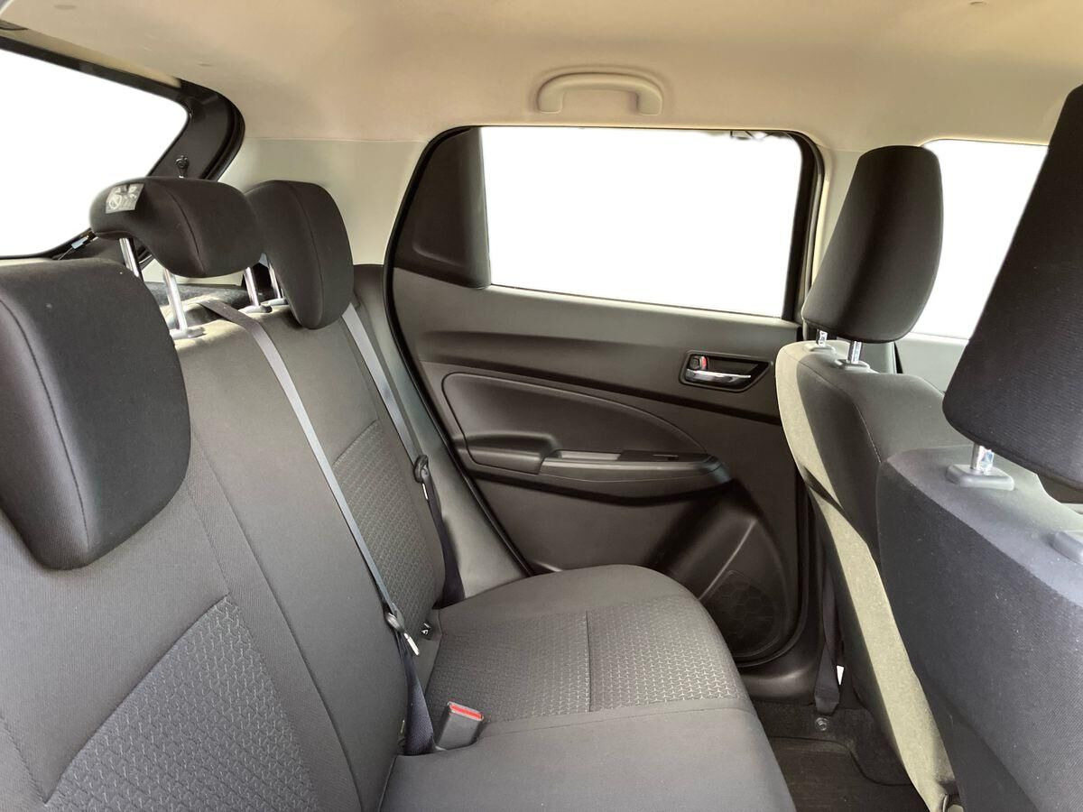 Grå Suzuki Swift fra 2024