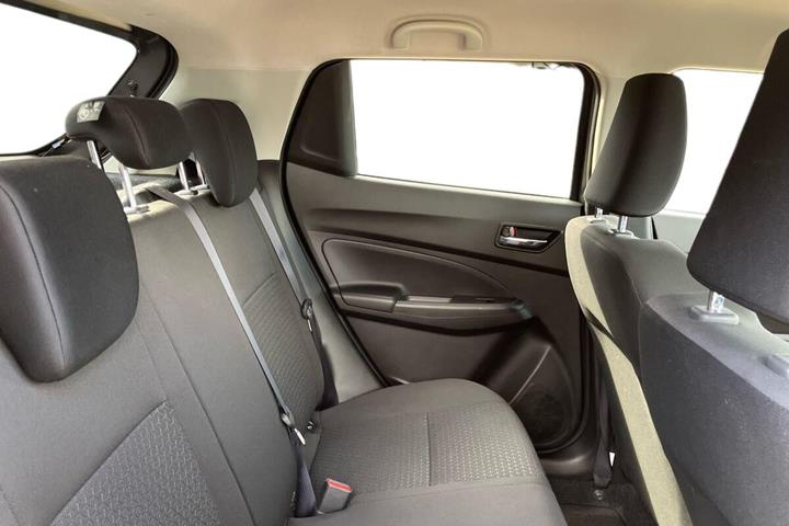 Grå Suzuki Swift fra 2024