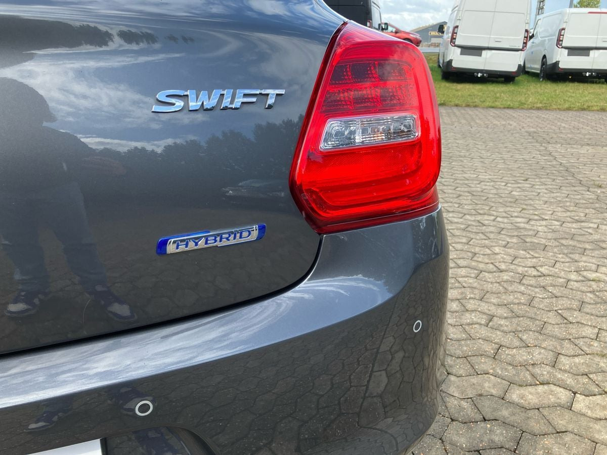 Grå Suzuki Swift fra 2024
