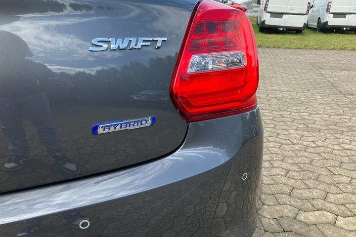 Grå Suzuki Swift fra 2024