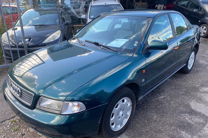 undefined Audi A4 fra 1995 set udefra