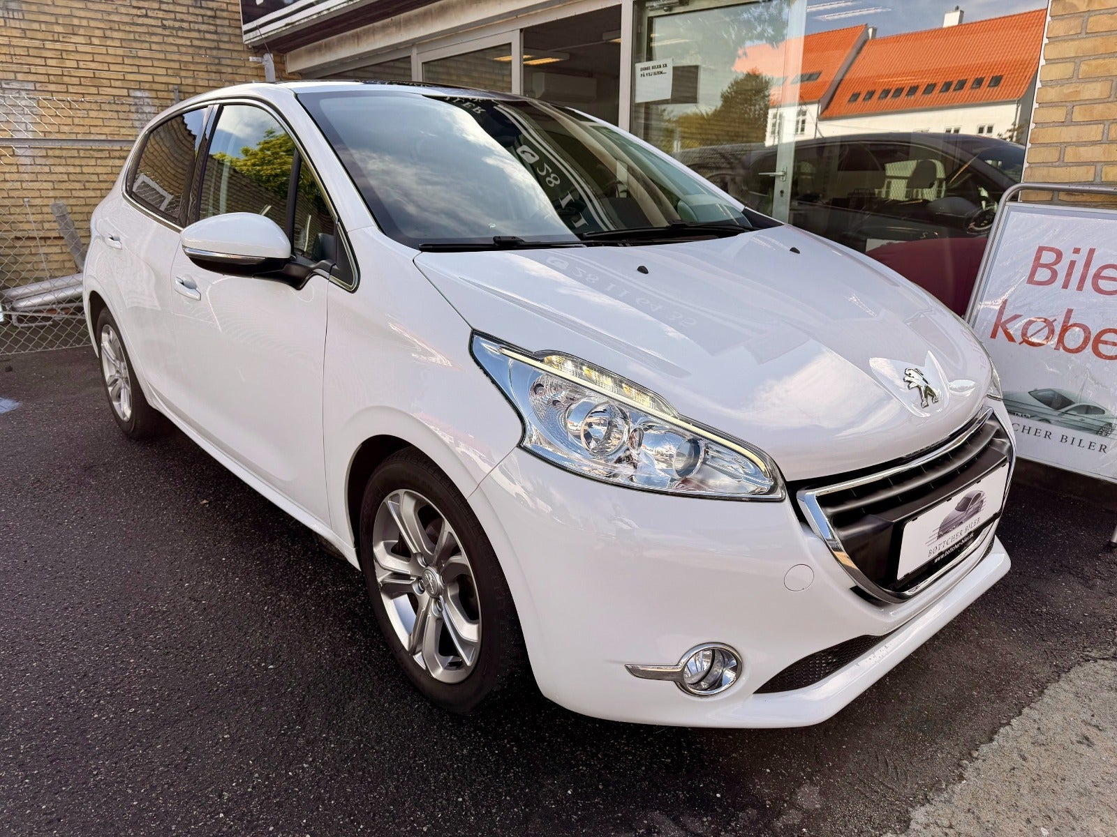 Peugeot 208 1,2 VTi Allure Sky