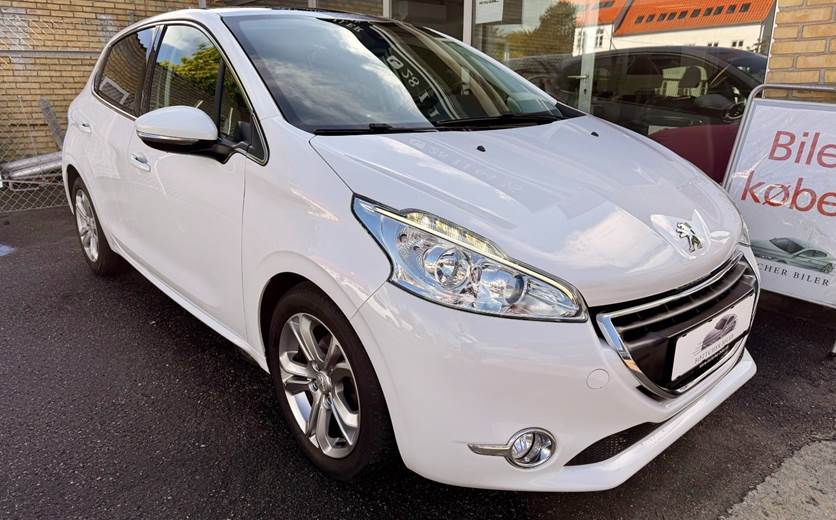 Peugeot 208 1,2 VTi Allure Sky