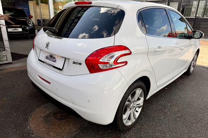 Hvid Peugeot 208 fra 2014