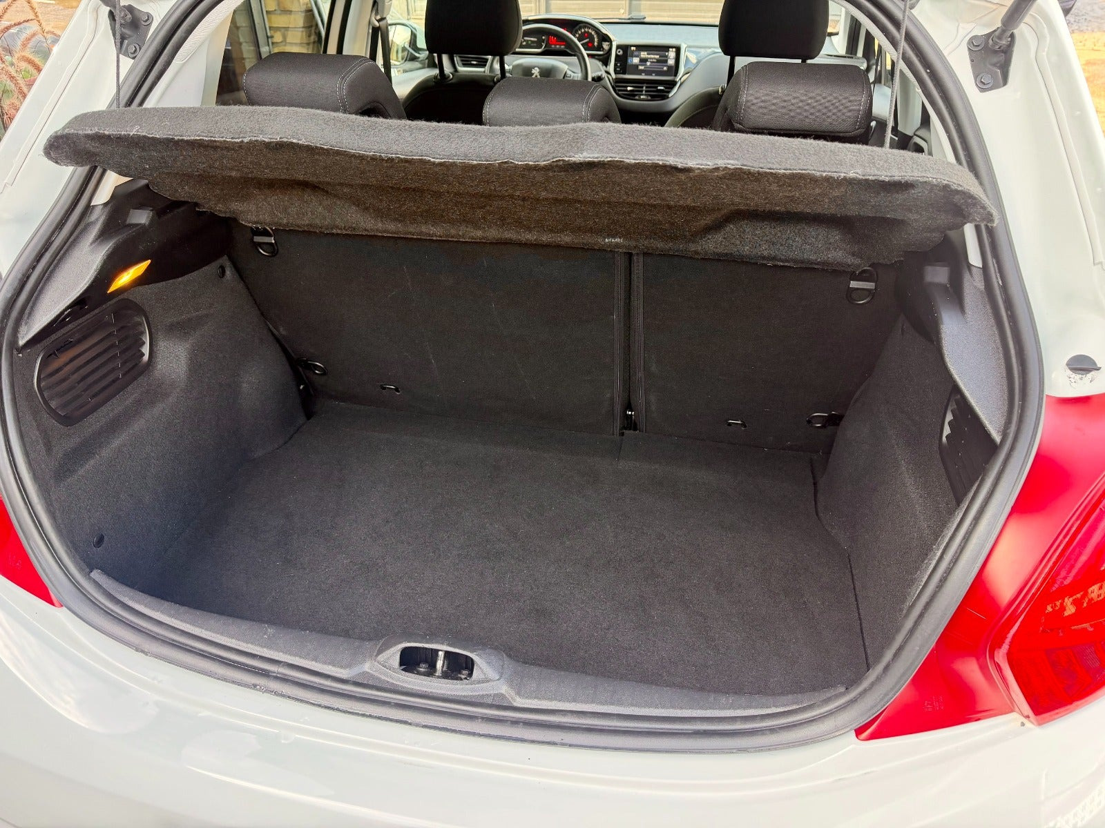 Hvid Peugeot 208 fra 2014