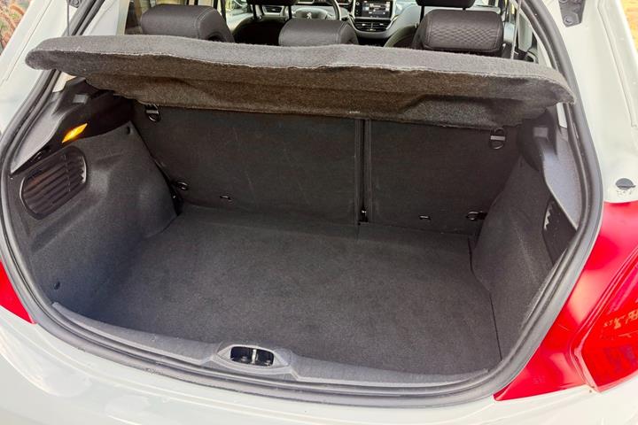 Hvid Peugeot 208 fra 2014