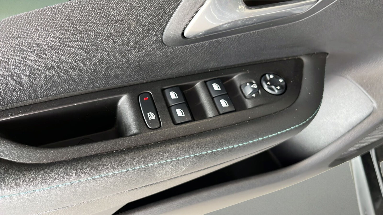 Sort Peugeot 208 fra 2020